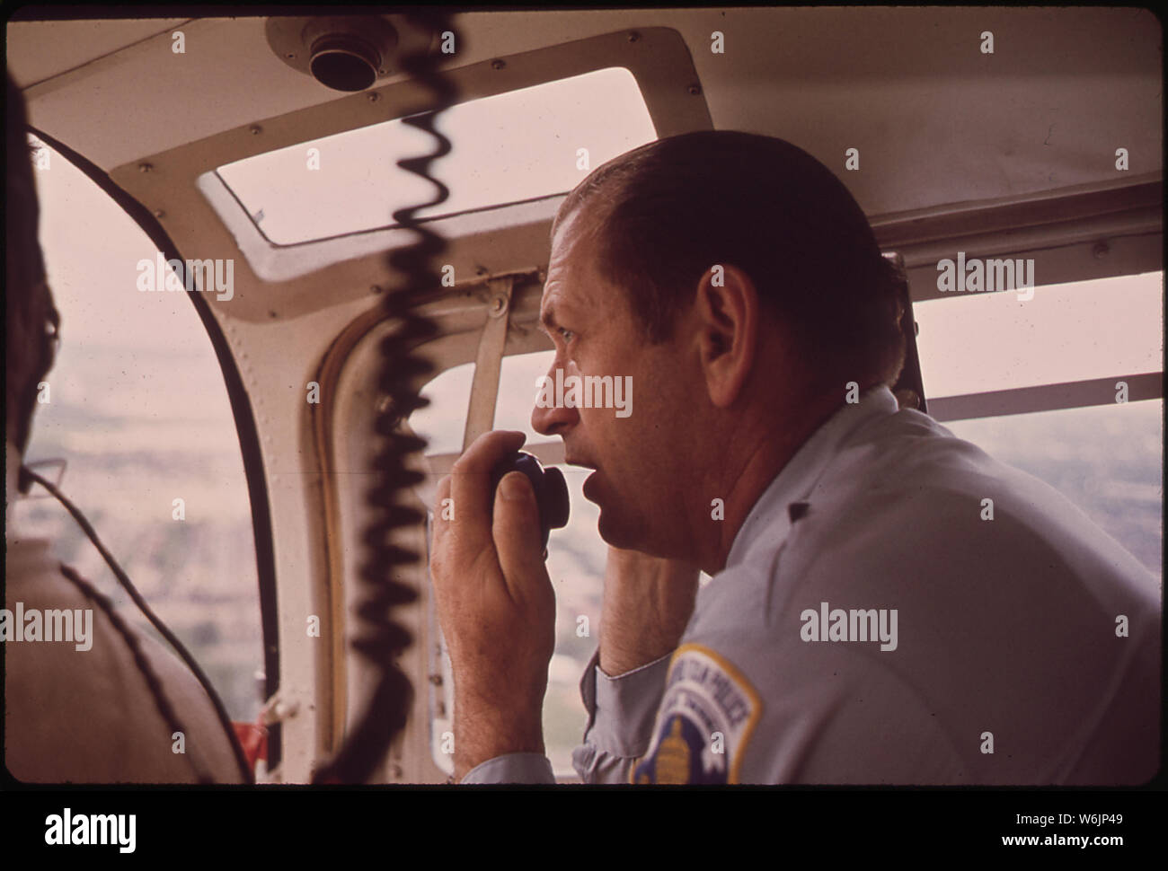 OFFICER BROADCASTING TRAFFIC REPORTS FROM HELICOPTER Stock Photo Alamy