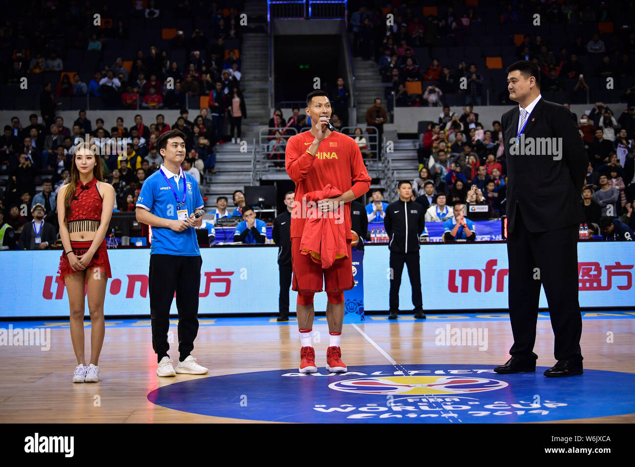 Chinese basketball player Yi Jianlian speaks as he receives a Chinese National team's jacket from retired Chinese basketball star Yao Ming, chairman o Stock Photo