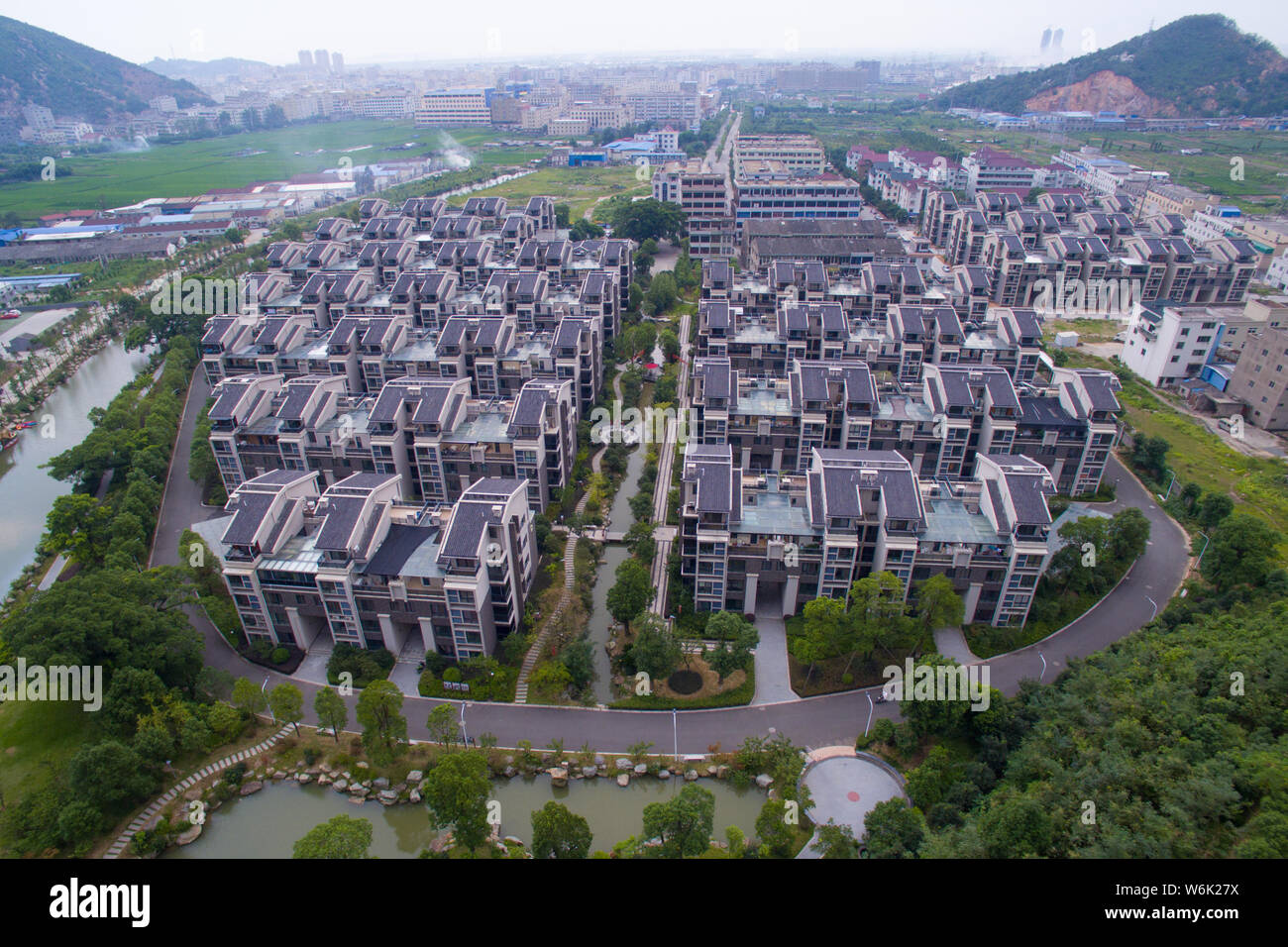 --FILE--Aerial view of villas for residents at a village in Rui'an county of Wenzhou city, east China's Zhejiang province, 26 August 2015.   The Chine Stock Photo