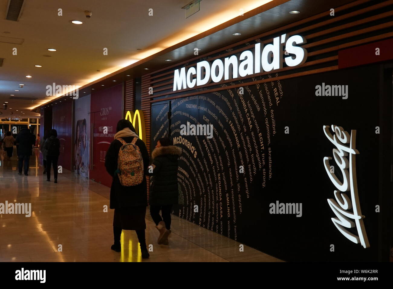 FILE--Pedestrians walk past a fastfood restaurant of McDonald's at a  shopping mall in Shanghai, China, 15 January 2018. A video circulating  online Stock Photo - Alamy