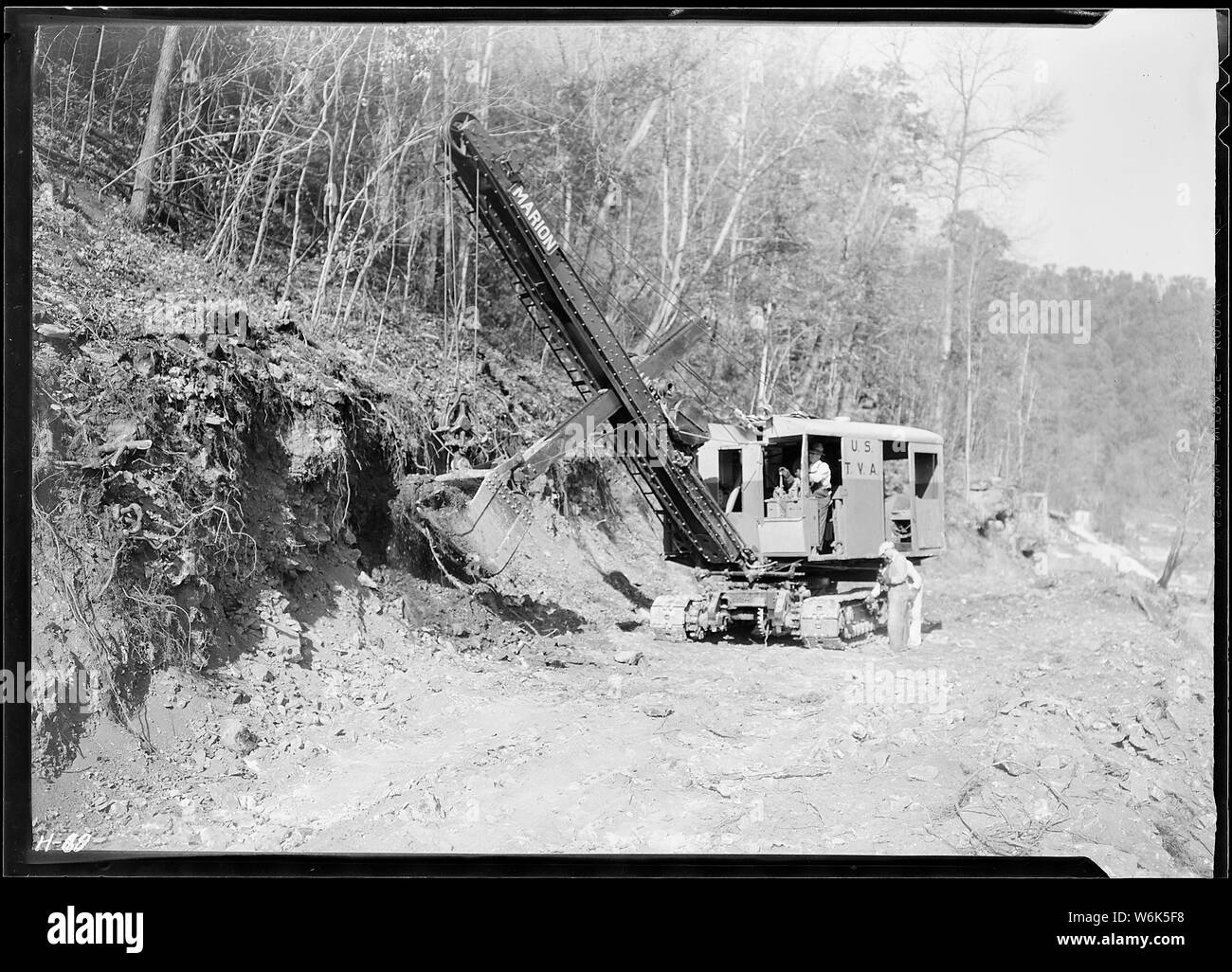 Power shovel at work on roadway at Norris Dam site Stock Photo Alamy