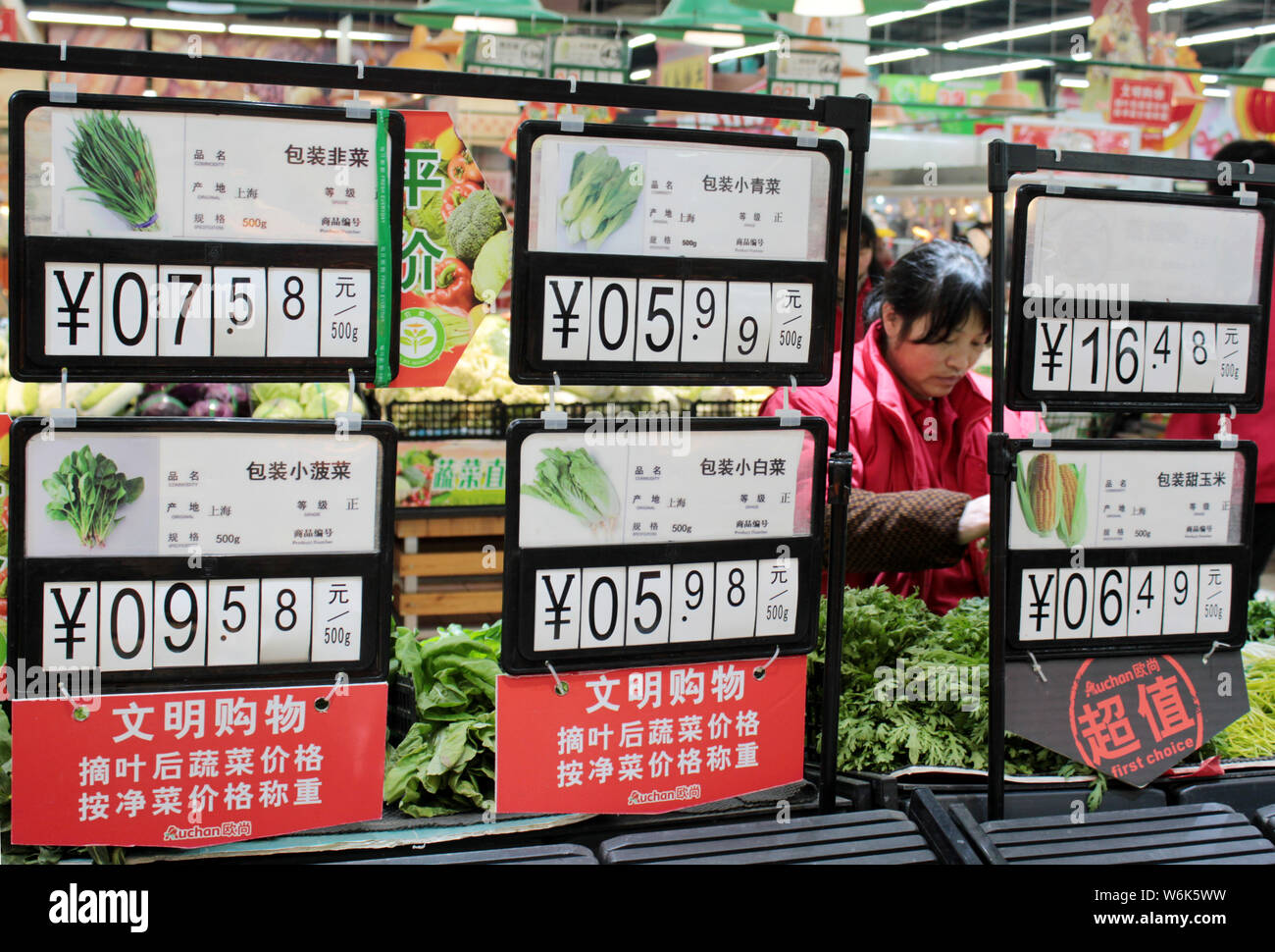 A customer shops for vegetables at a supermarket in Changzhou city, east China's Jiangsu province, 10 February 2018.   China's Consumer Confidence Ind Stock Photo
