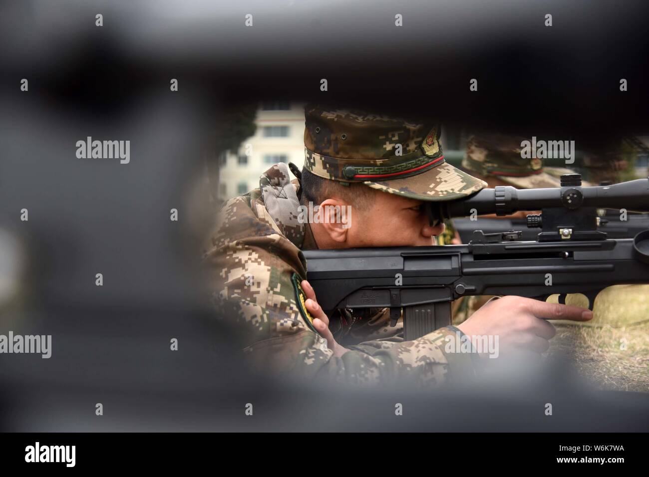 Guangxi Armed Police snipers aim at the targets during a shooting training  in Nanning city, south China's Guangxi Zhuang Autonomous Region, 7 February  Stock Photo - Alamy, image size:1300x956