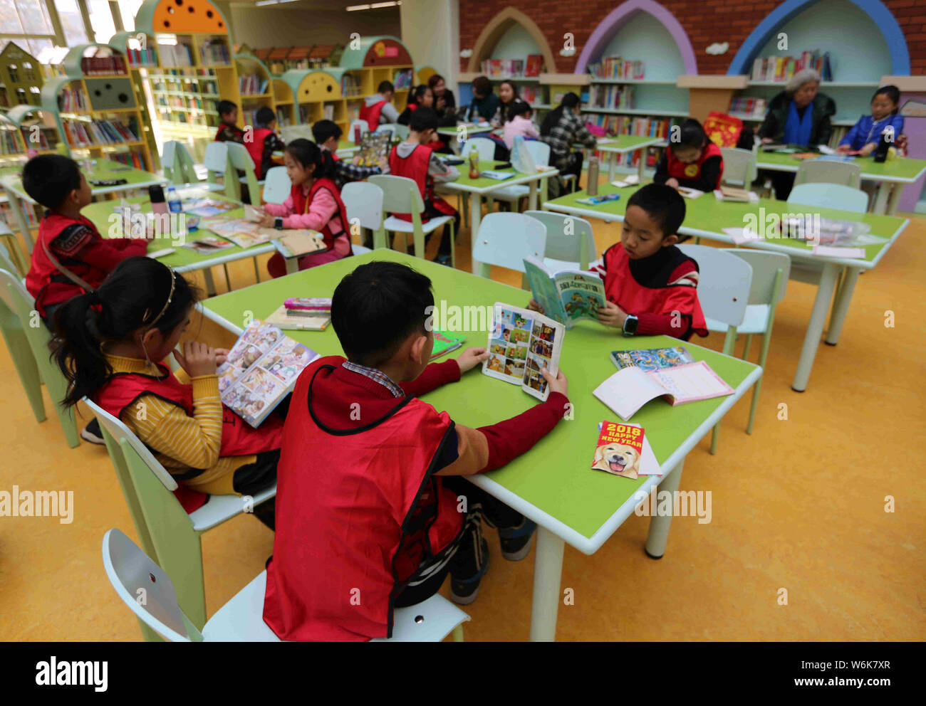 --FILE--Chinese children read books at the Liaoning Provincial Library in Shenyang city, northeast China's Liaoning province, 26 January 2018.     Chi Stock Photo