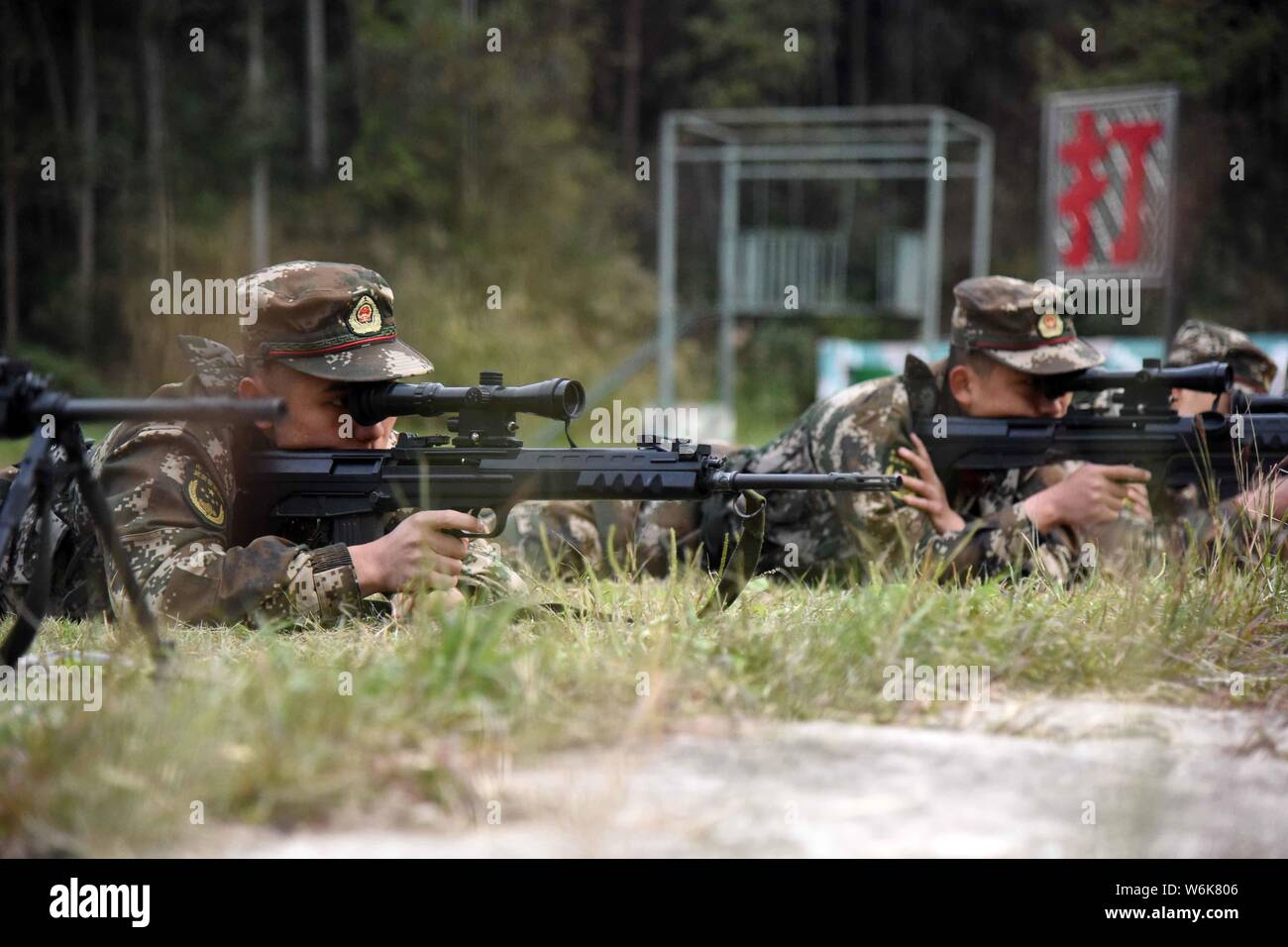 Police sniper hi-res stock photography and images - Page 6 - Alamy, image size:1300x956