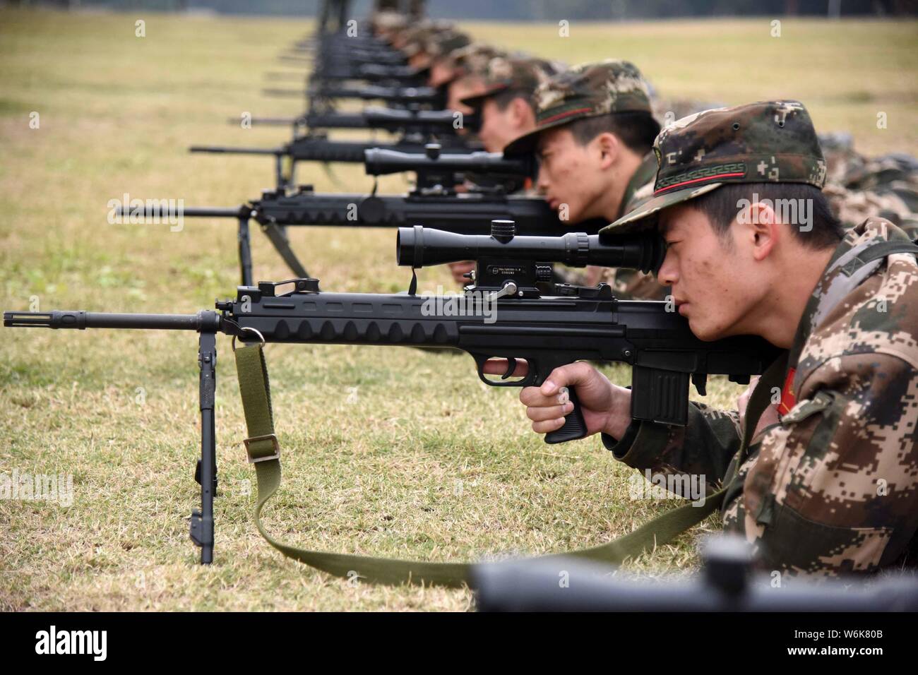 Guangxi Armed Police snipers aim at the targets during a shooting training  in Nanning city, south China's Guangxi Zhuang Autonomous Region, 7 February  Stock Photo - Alamy, image size:1300x956