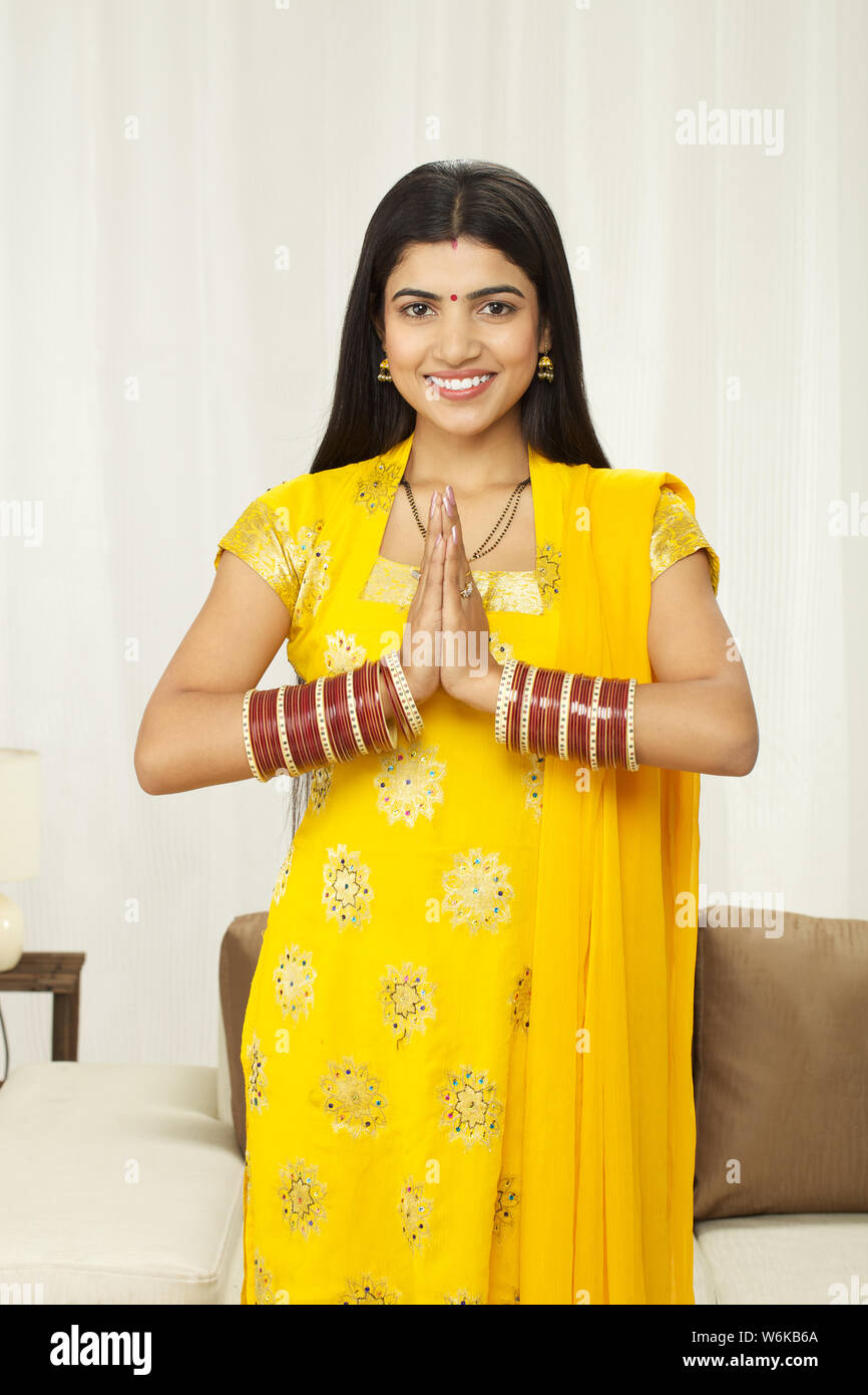 Welcoming housewife hi-res stock photography and images - Alamy