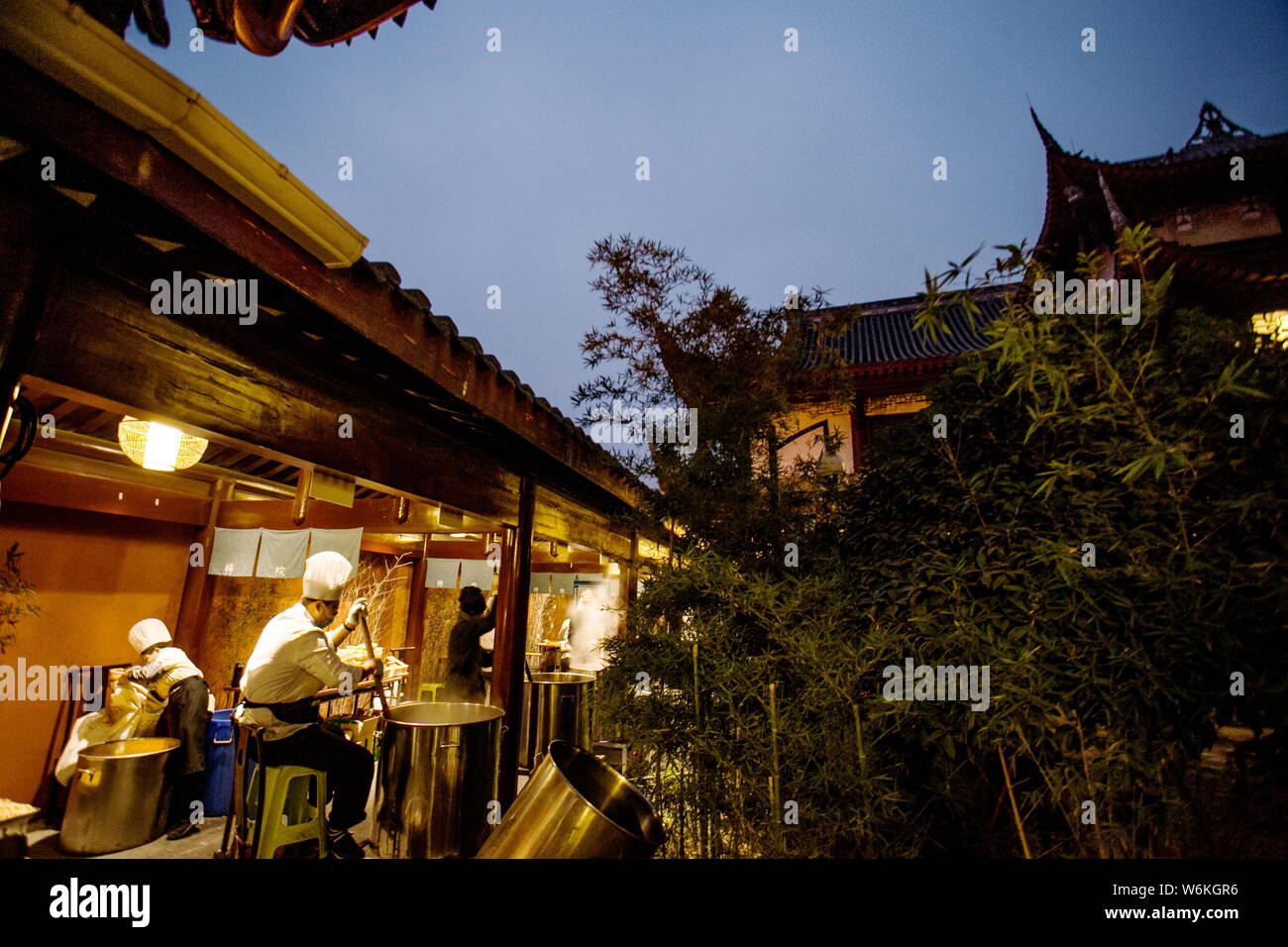 Chefs make Laba porridge at the Wenshu Monastery in Chengdu city