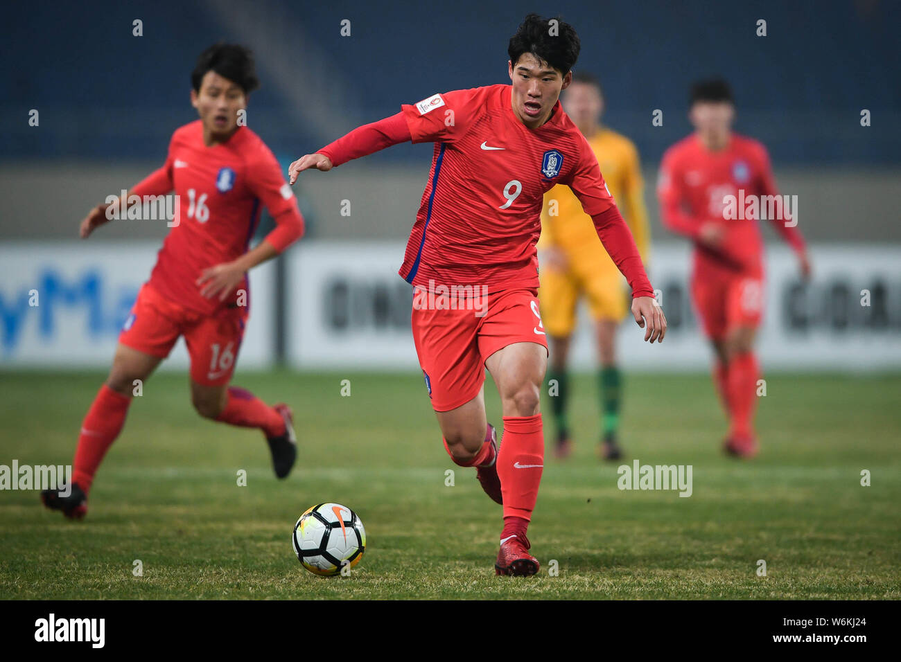Lee Keun-ho of South Korea dribbles against Australia in their Group D match during the 2018 AFC U-23 Championship in Kunshan city, east China's Jiang Stock Photo