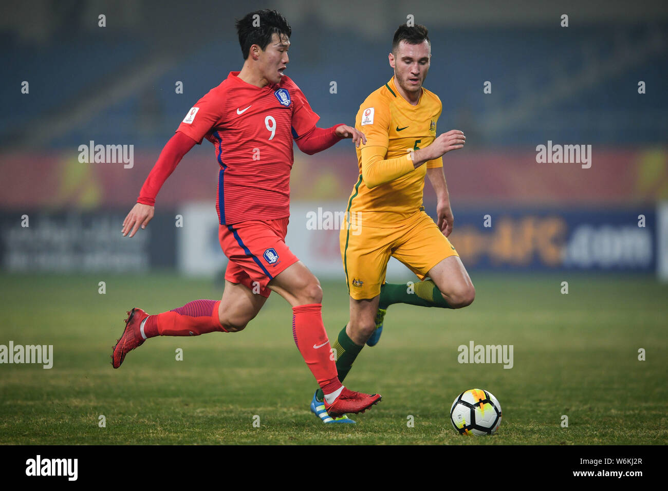 Lee Keun-ho, left, of South Korea kicks the ball to make a pass against Aleksandar Susnjar of Australia in their Group D match during the 2018 AFC U-2 Stock Photo
