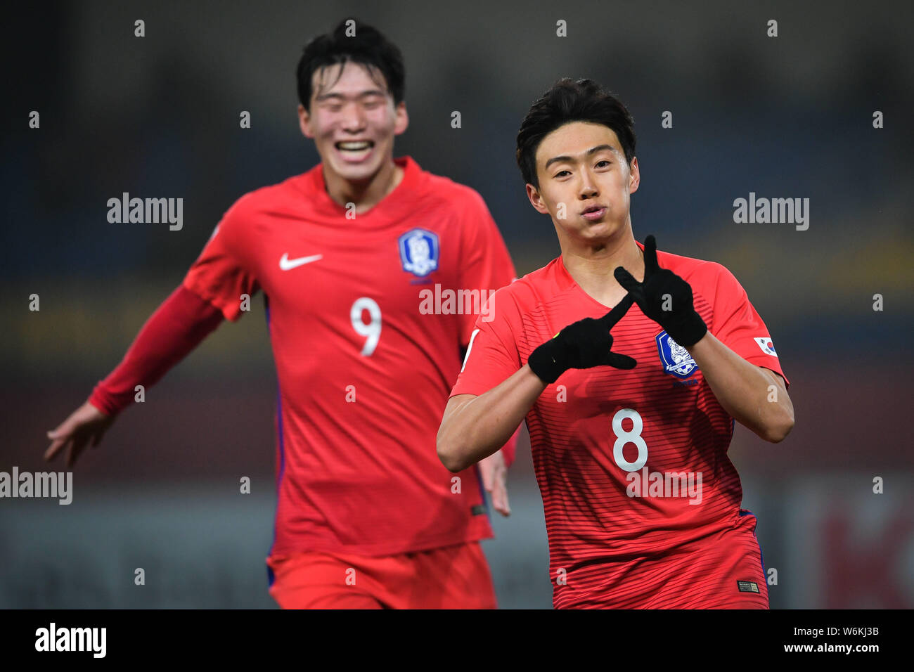 Han Seung-Gyu, right, of South Korea celebrates with Lee Keun-ho after scoring against Australia in their Group D match during the 2018 AFC U-23 Champ Stock Photo