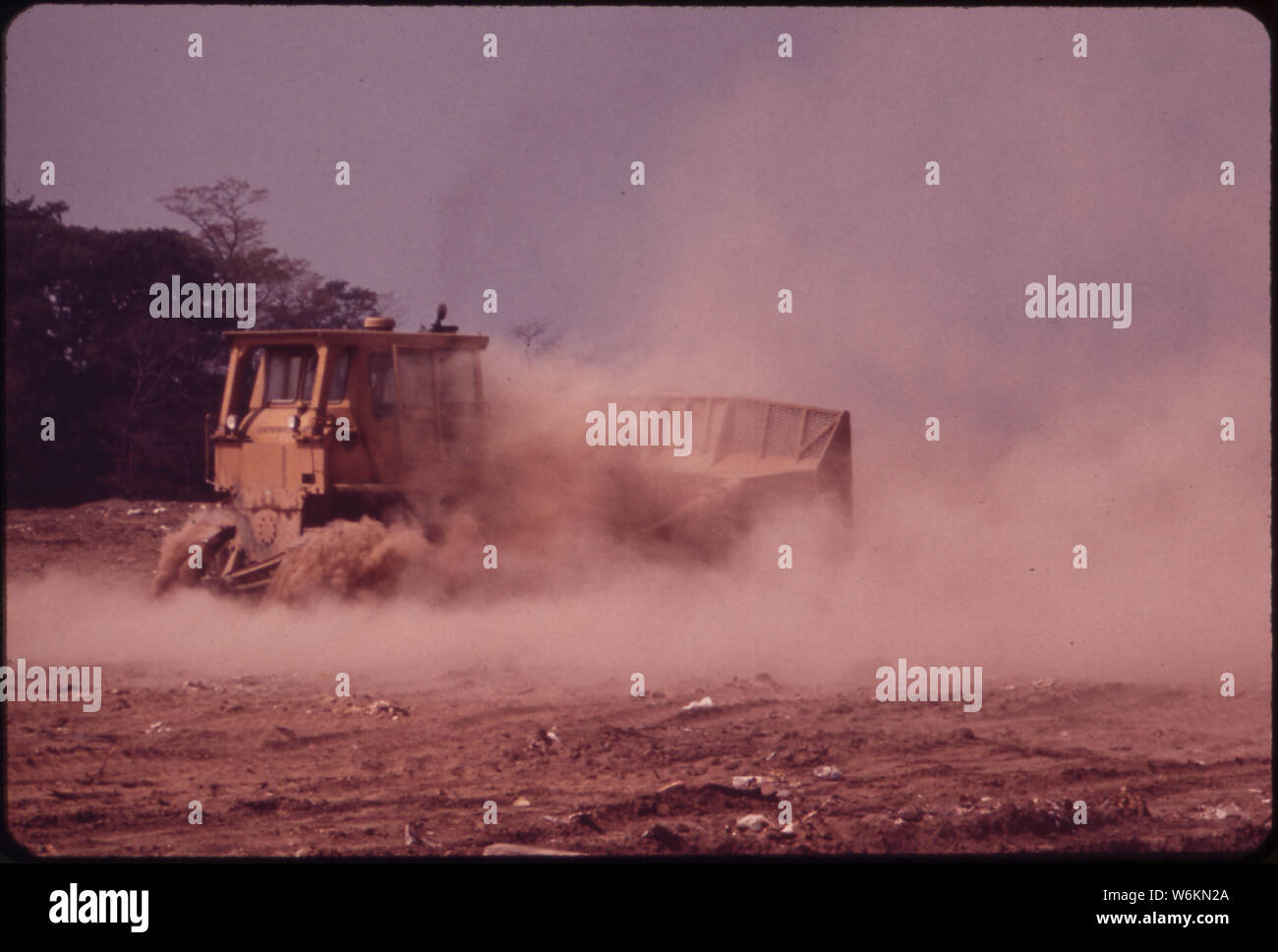 SPREADING EARTH OVER GARBAGE AT THE CROTON LANDFILL OPERATION Stock
