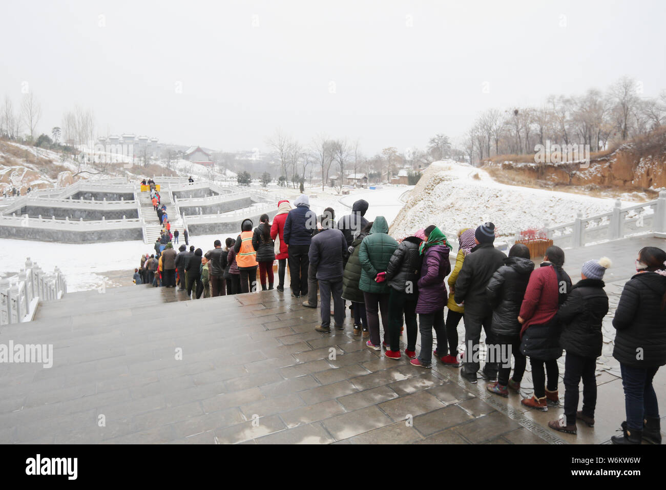 Chinese villagers queue up to get Chinese character