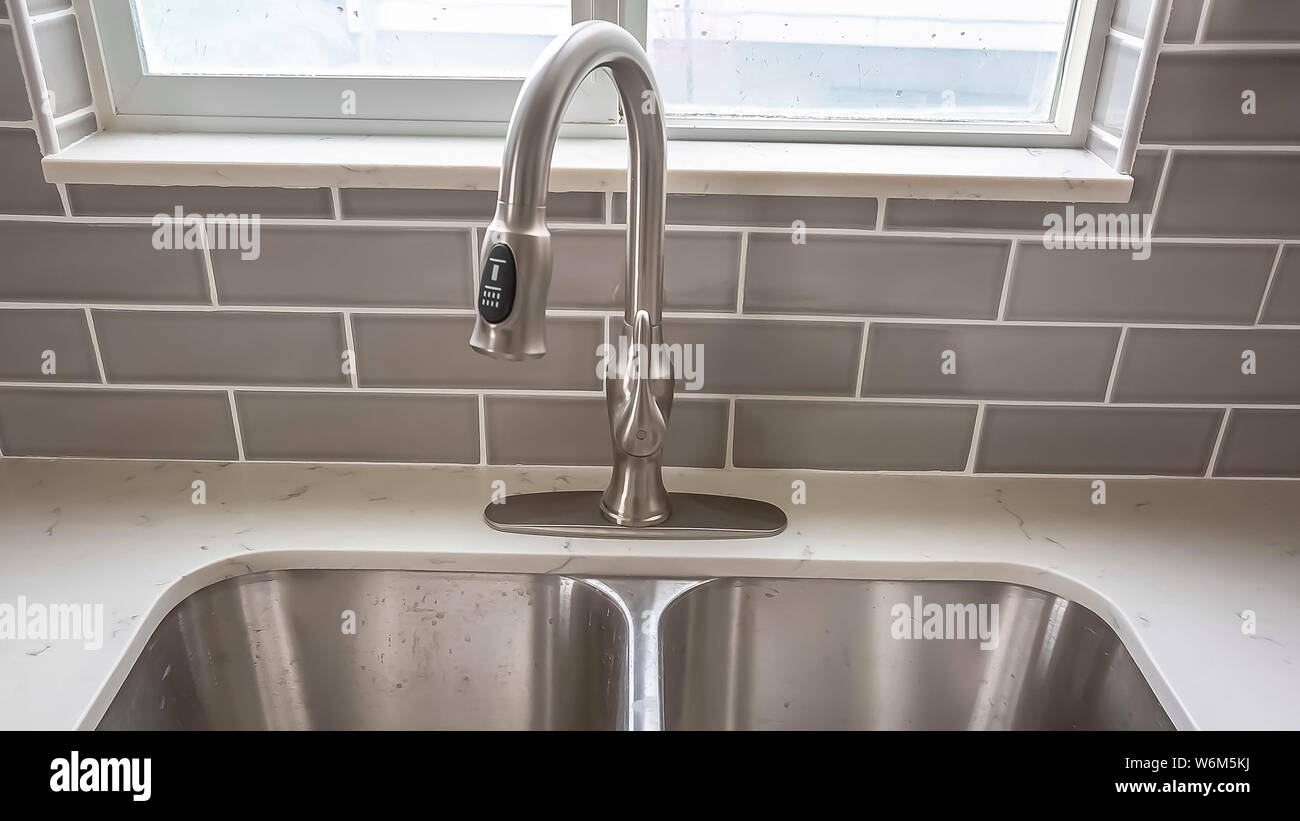 Panorama Frame Double Bowl Stainless Steel Sink Undermounted On