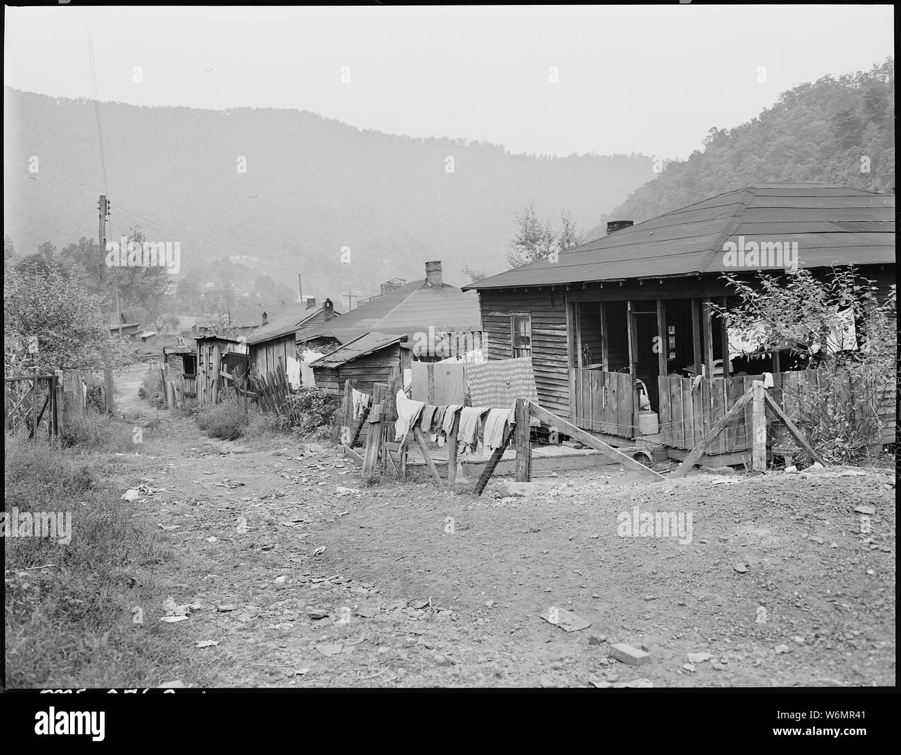 Typical housing and street. P V & K Coal Company, Clover Gap Mine, Lejunior, Harlan County, Kentucky. Stock Photo