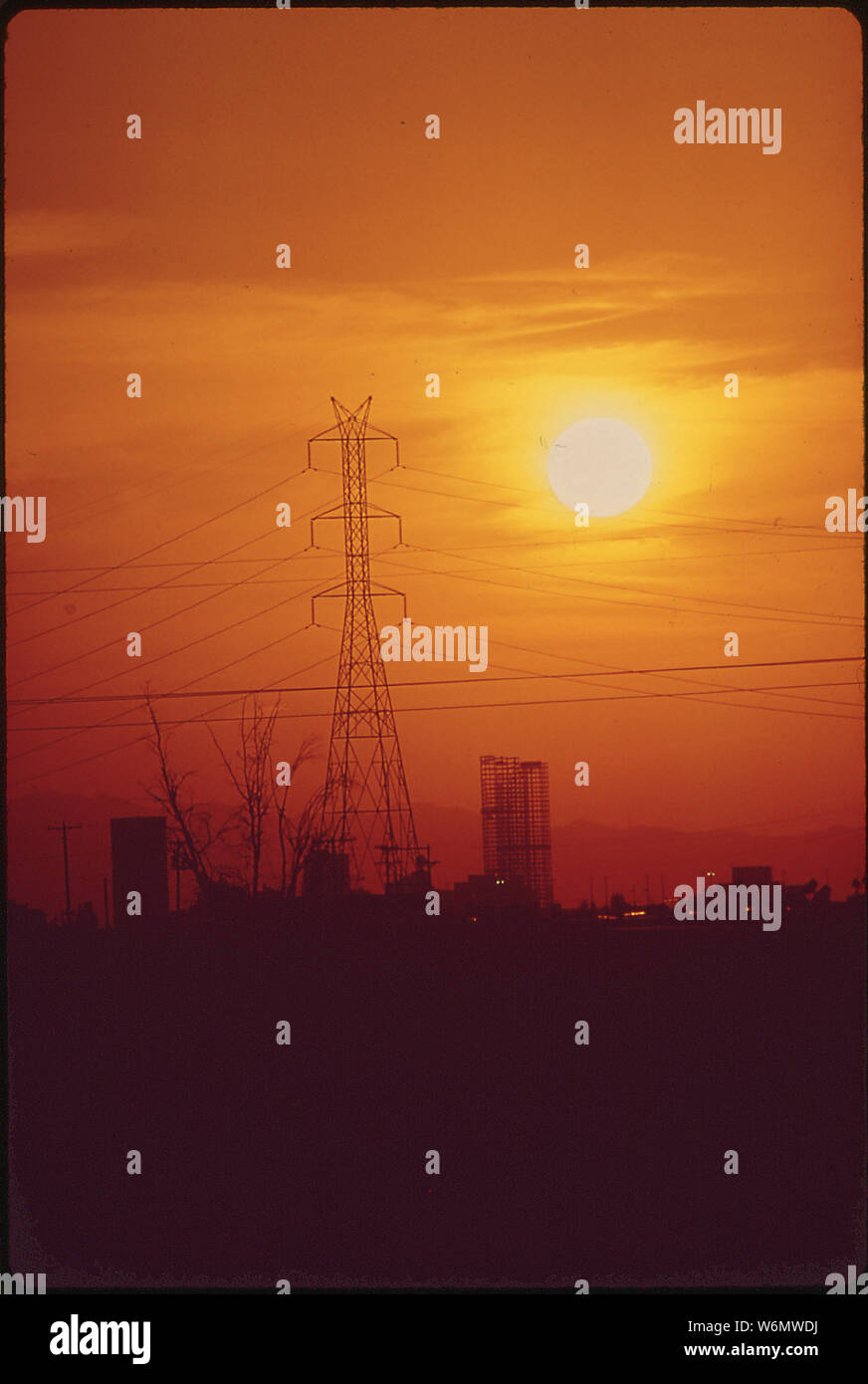 VALLEY NATIONAL BANK'S 35STOREY BUILDING NEAR SKY HARBOR AIRPORT Stock