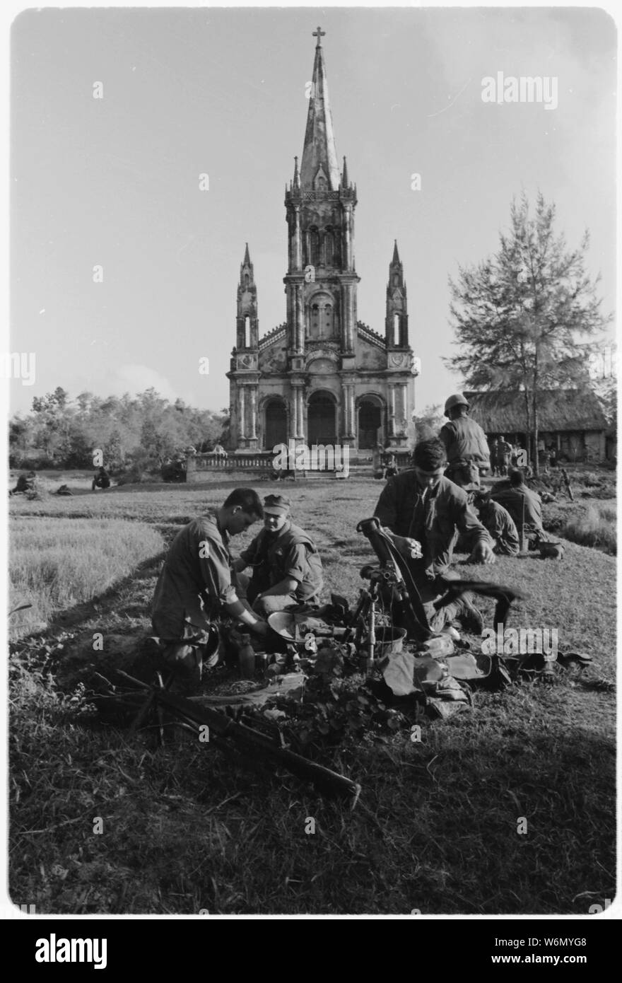 Vietnam....Marines of the 60mm mortar section of Company K, 3rd Battalion, 1st Marine Regiment, get ready to set-in for the night during Operation Badger in Quang Tri Province. Stock Photo