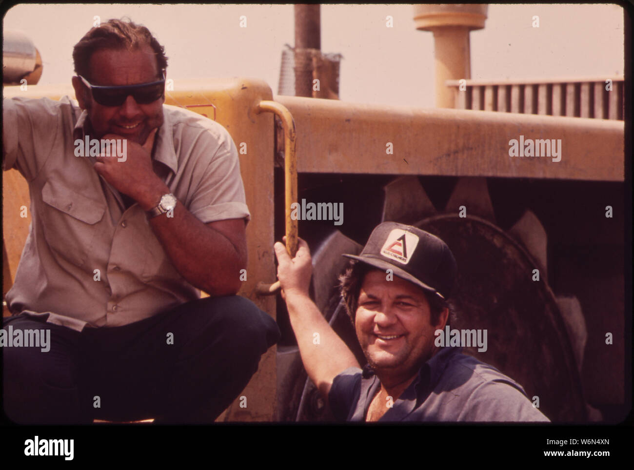 WORKERS AT THE CROTON LANDFILL OPERATION Stock Photo Alamy