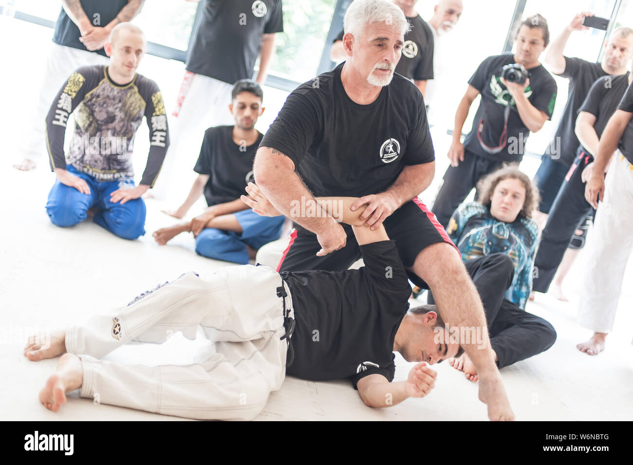 Kapap Krav Maga instructor Avi Nardia demonstrates escrima stick-fighting –  Stock Editorial Photo © guruxox #315081816