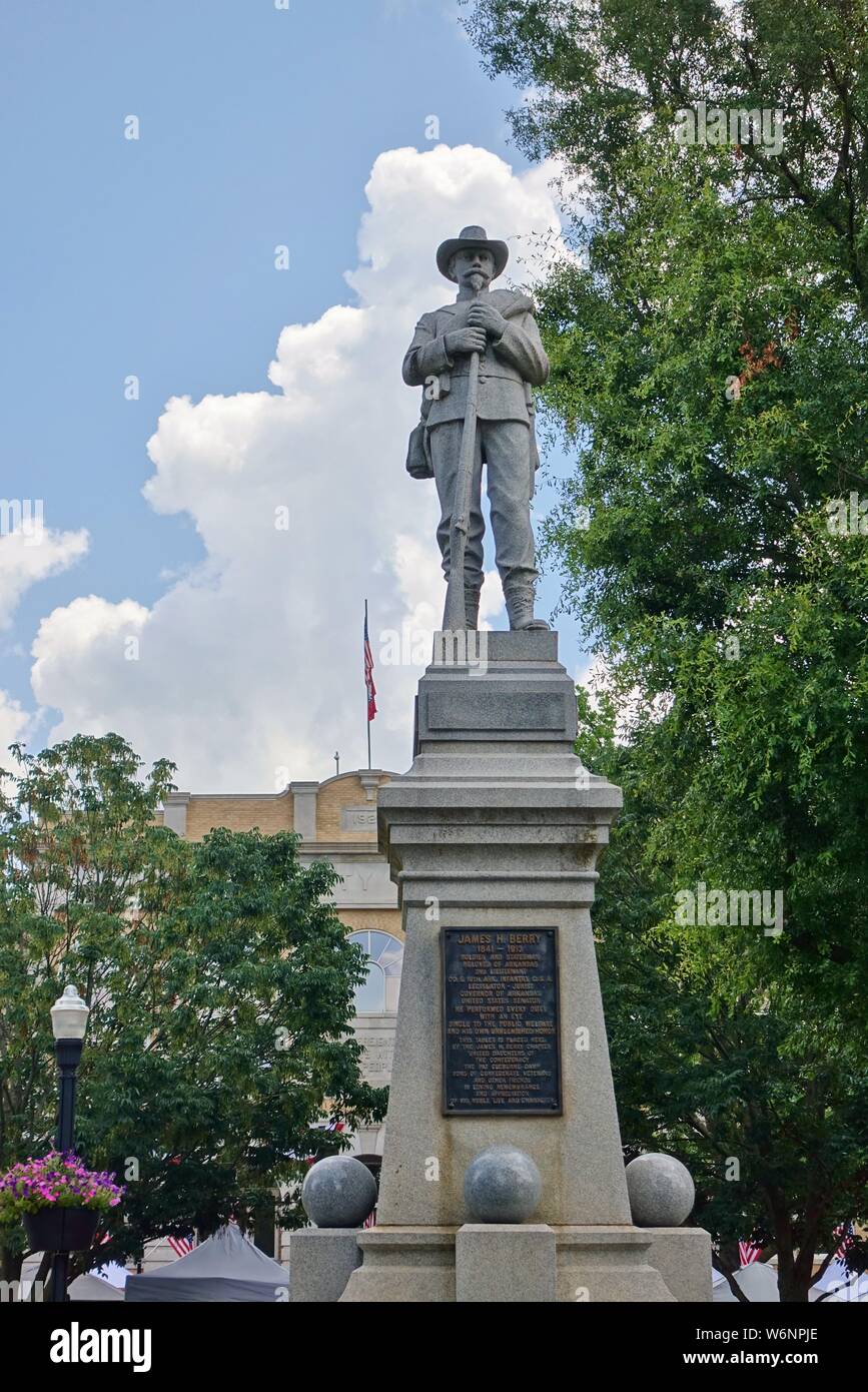Confederate soldier statue in historic hires stock photography and