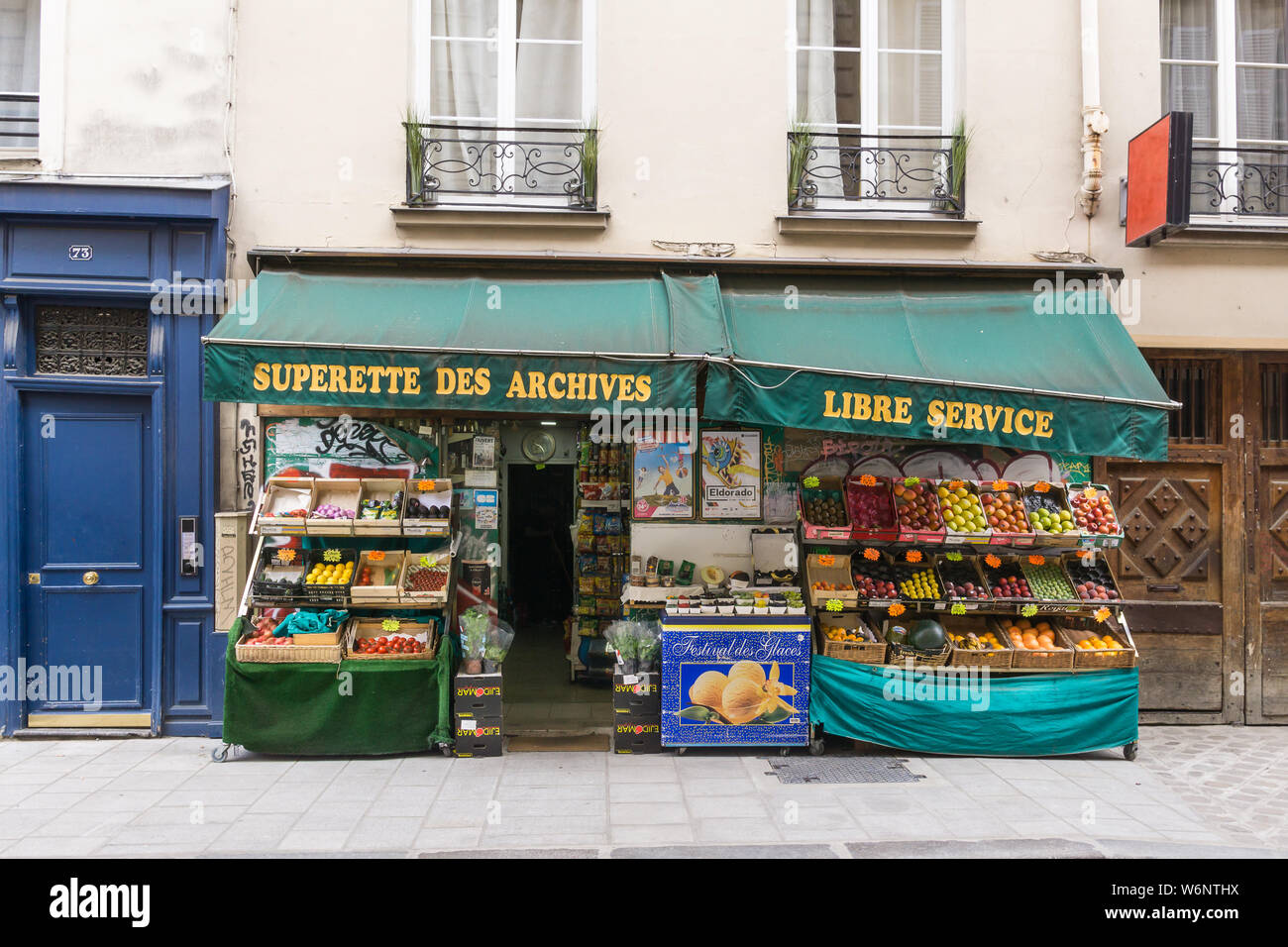 Paris epicerie - a local grocery store in the Marais district of Paris,  France, Europe Stock Photo - Alamy