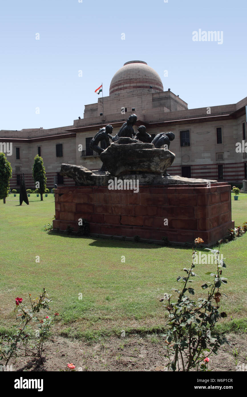 Statue in the garden of an art museum representing teamwork, National Museum, Janpath, New Delhi, Delhi, India Stock Photo