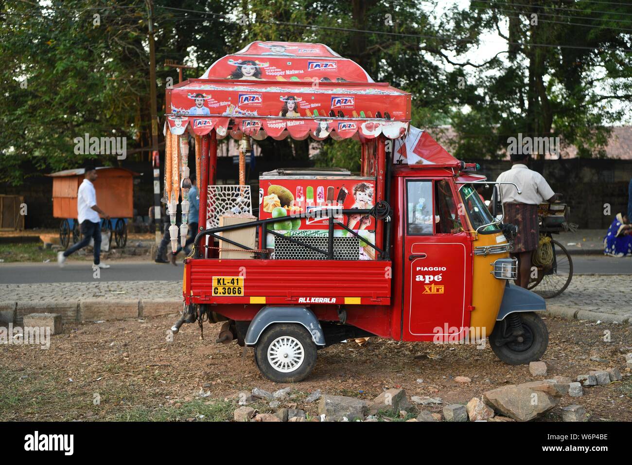 Indian 3 wheeler ice cream van. Getting ready for the New Year Day parade at  Fort Kochi (Cochin) Kerala, India. Stock Photo