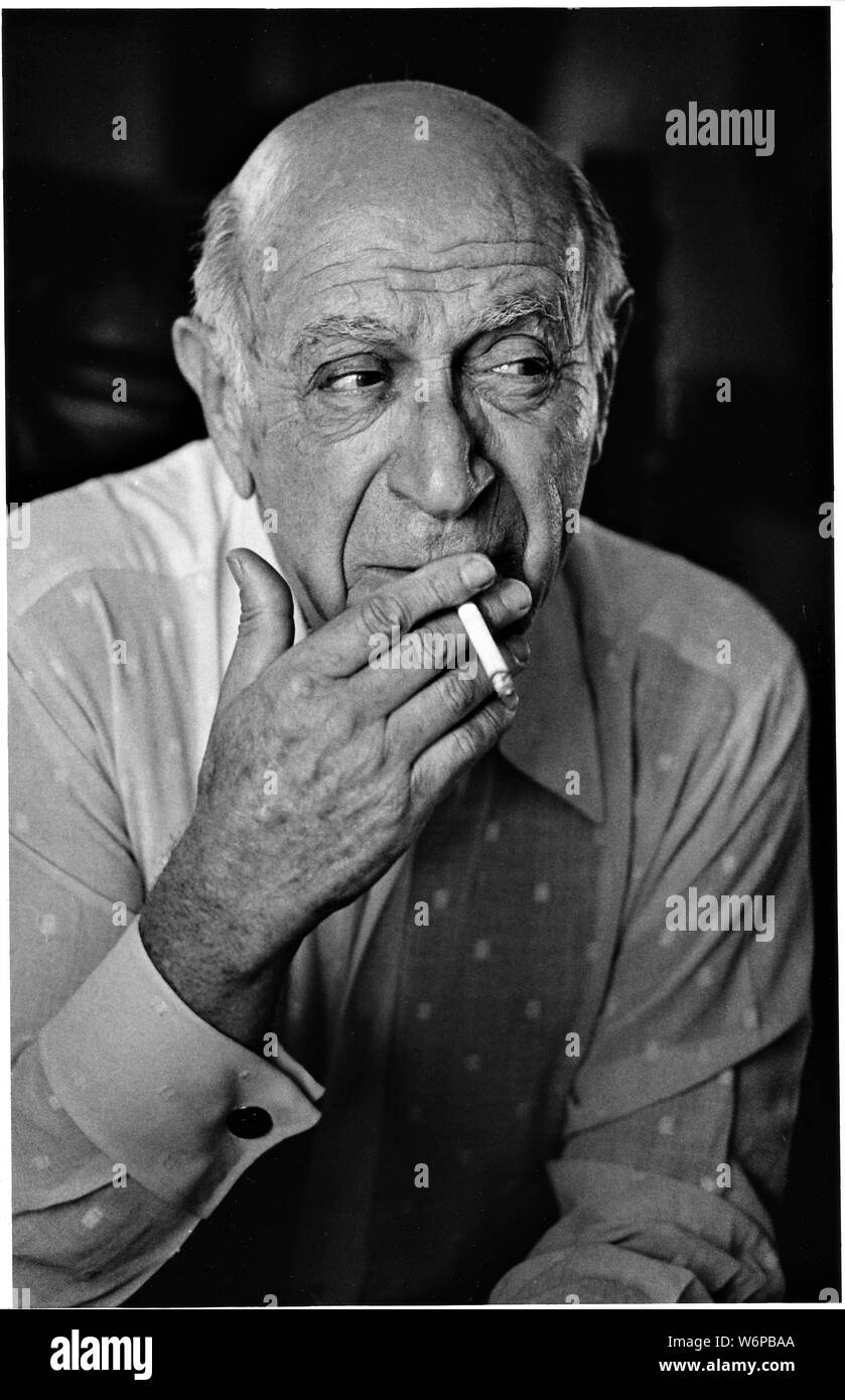 László Josef Willinger (April 16, 1909 – August 8, 1989) was a Jewish-German photographer, most noted for his portrait photography of movie stars and celebrities starting in 1937.   In his home in the Los Angeles area in the early 1980's.   Stalker of Charlie Chaplin possibly.  He was born on April 16, 1909 in Berlin, Germany or Budapest, Hungary to Margaret Willinger, also a photographer Stock Photo