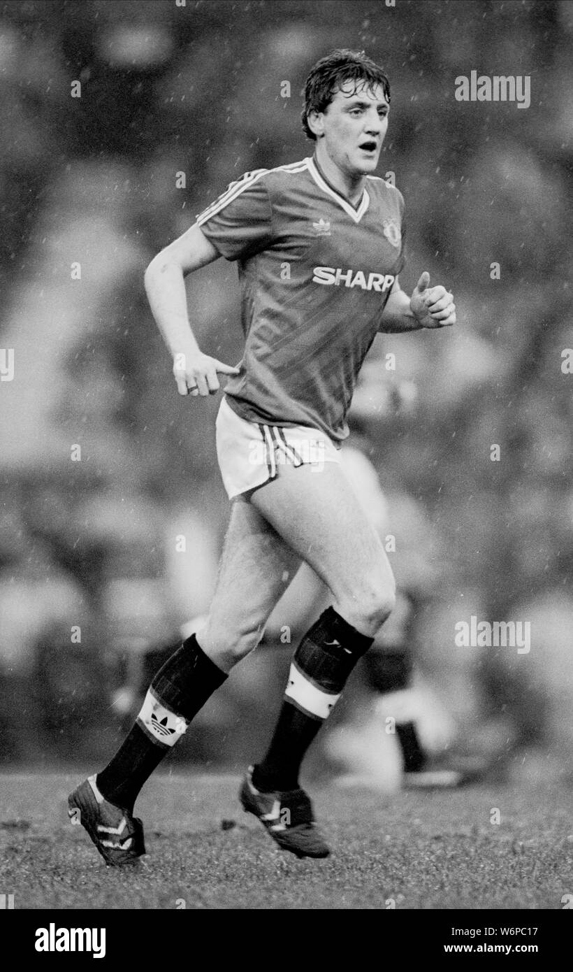 STEVE BRUCE, MANCHESTER UNITED FC, 1988 Stock Photo Alamy