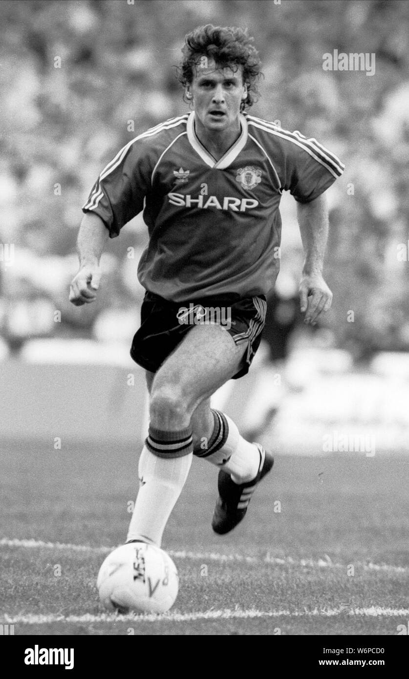 MARK HUGHES, MANCHESTER UNITED FC, 1989 Stock Photo Alamy