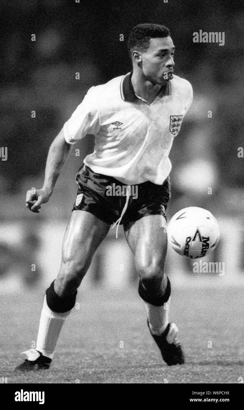 DES WALKER, ENGLAND and NOTTINGHAM FOREST FC, 1991 Stock Photo Alamy