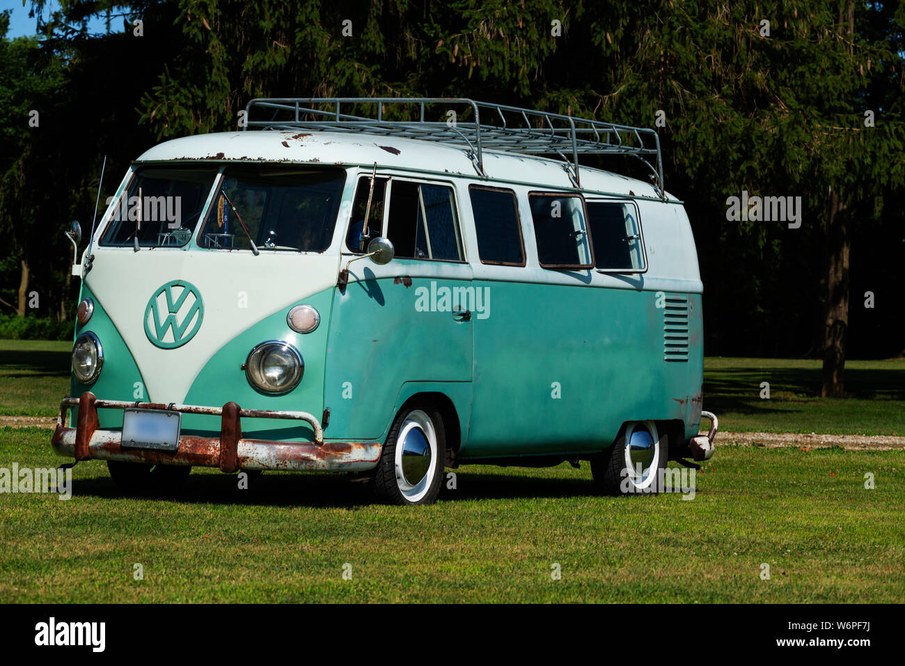 1961 Volkswagen Bus Stock Photo - Alamy