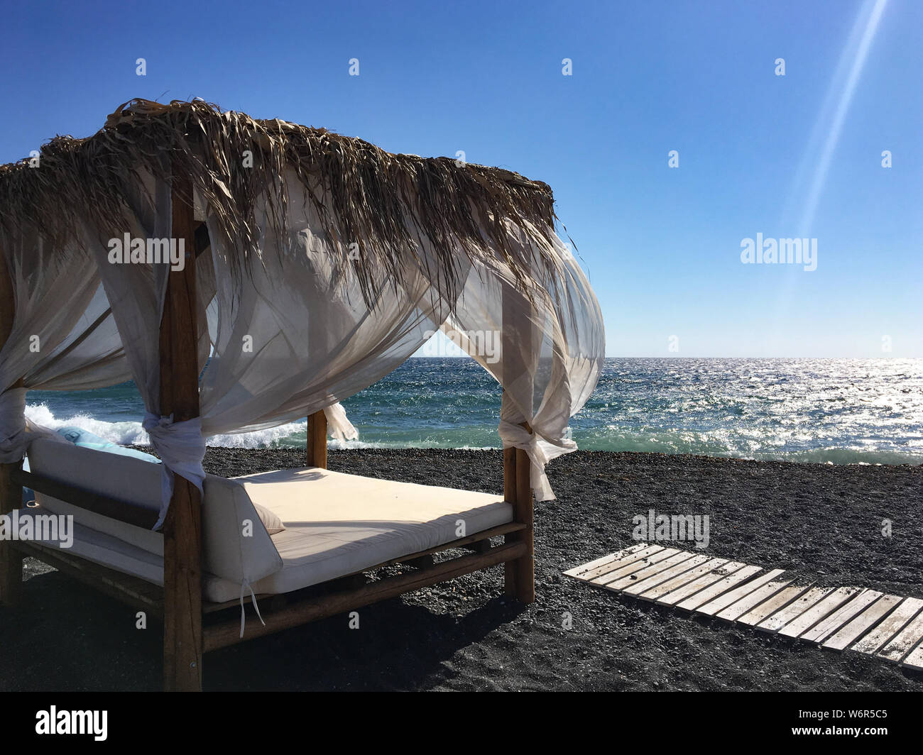 Santorini bed hi-res stock photography and images - Alamy