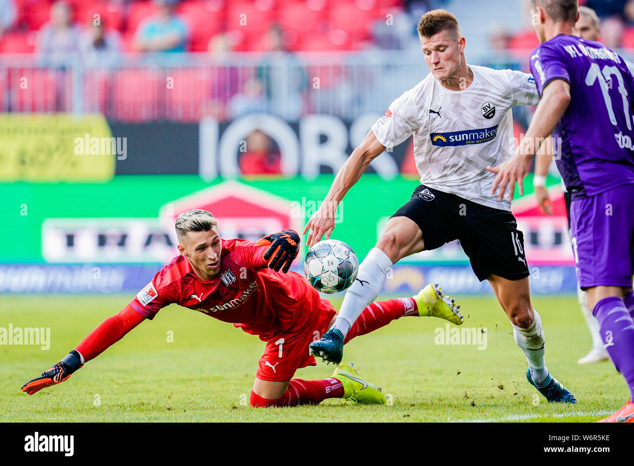 Sandhausen, Germany. 02nd Aug, 2019. Soccer: 2nd Bundesliga, SV Sandhausen - VfL Osnabrück, 2nd matchday, in Hardtwaldstadion. Osnabrück goalkeeper Nils Körber (l) and Sandhausens Kevin Behrens fight for the ball. Credit: Uwe Anspach/dpa - IMPORTANT NOTE: In accordance with the requirements of the DFL Deutsche Fußball Liga or the DFB Deutscher Fußball-Bund, it is prohibited to use or have used photographs taken in the stadium and/or the match in the form of sequence images and/or video-like photo sequences./dpa/Alamy Live News Stock Photo