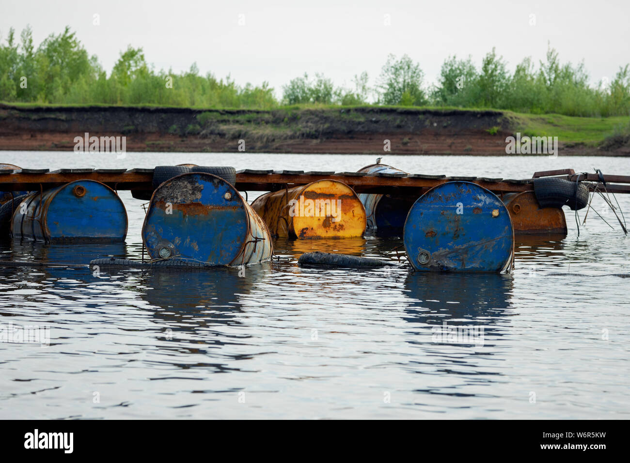 dumped oil drums cause pollution in the water, more and more the water