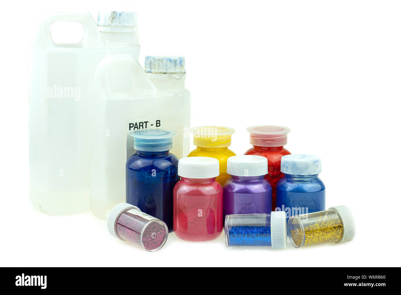 Mixing color epoxy resin in plastic cup for casting Stabilizing wood