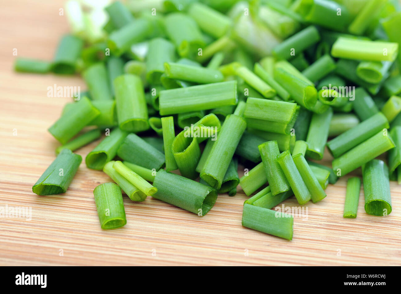 Chopped onions on wood chop hi-res stock photography and images - Alamy
