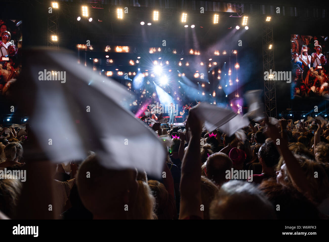 Dresden, Germany. 02nd Aug, 2019. At the opening concert of 'Kaiser Mania 2019', fans of the pop singer Roland Kaiser hold up white scarves during the film nights on the banks of the Elbe. The singer supports the 'Bild hilft e.V. Ein Herz für Kinder' with his concert. On August 2 and 3 as well as on August 9 and 10, 2019 Kaiser will perform in Dresden as every year at the show 'Kaiser Mania'. Credit: Robert Michael/dpa-Zentralbild/dpa/Alamy Live News Stock Photo
