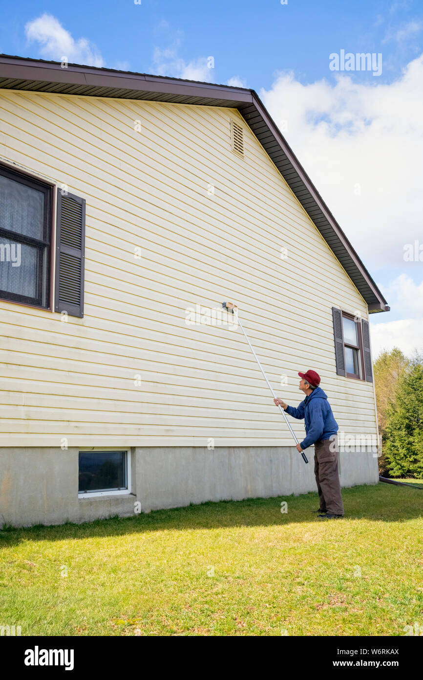 Cleaning siding hires stock photography and images Alamy