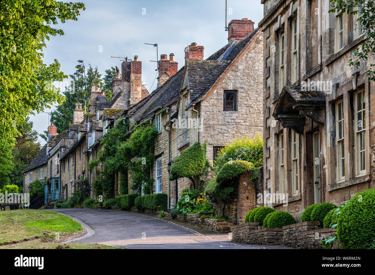 Quaint Cotswold romantic stone cottages on The Hill,  in the lovely Burford village, Cotswolds, Oxfordshire, England Stock Photo