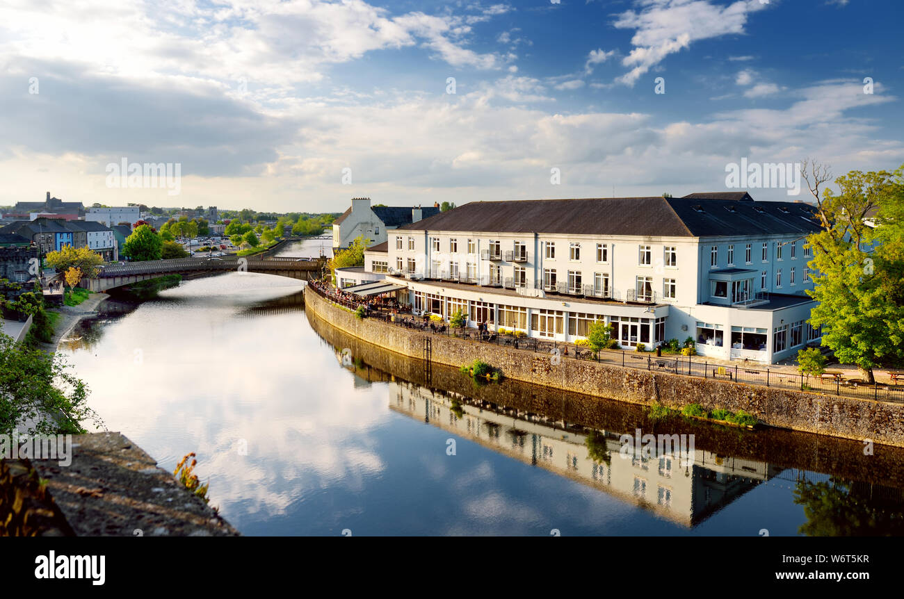 County kilkenny castle river nore hi-res stock photography and images ...