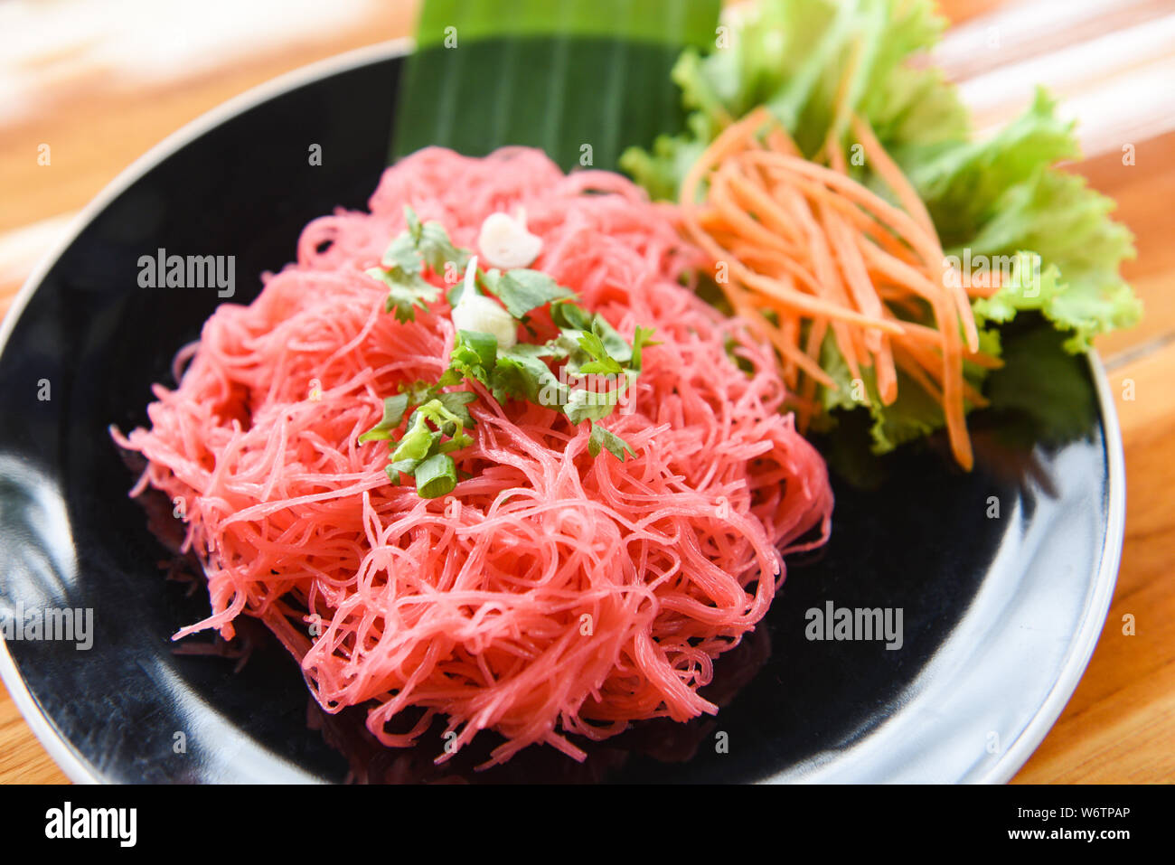Rice vermicelli pink frying and vegetable / Stir fried rice noodles ...