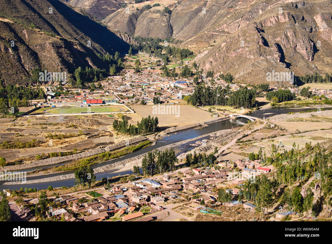 Overlooking the Rio Urubamba Valley from the ruins of Huchuy Qosqo, Sacred Valley, Peru Stock Photo