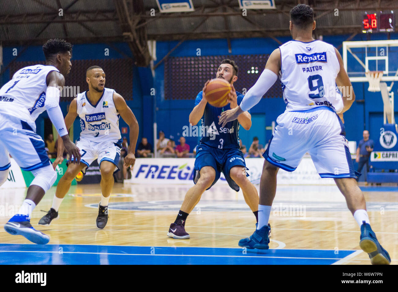 Rio Claro, Brazil. 02nd Aug, 2019. Lucas Faggiano of Bauru Basket prepares  pitch during the game valid for the Paulista basketball championship  between Renata/Rio Claro and Bauru Basket, held on Friday night (