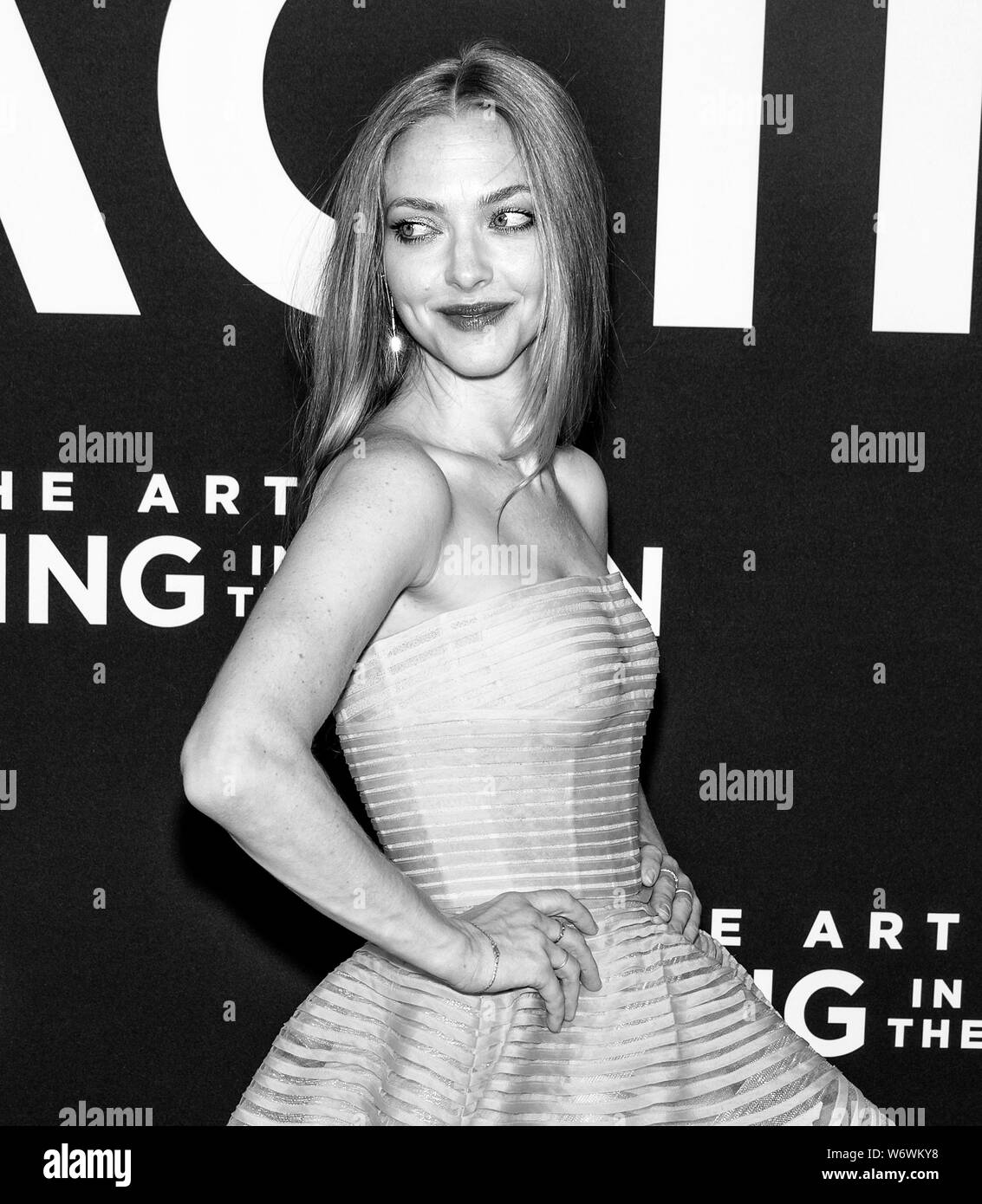 Amanda seyfried red carpet event Black and White Stock Photos & Images