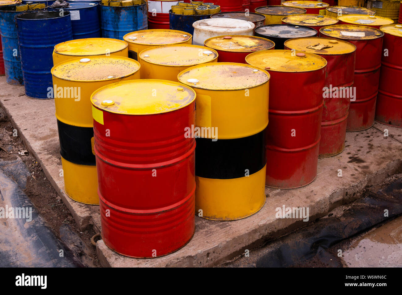 Liquid storage facilities hi-res stock photography and images - Alamy