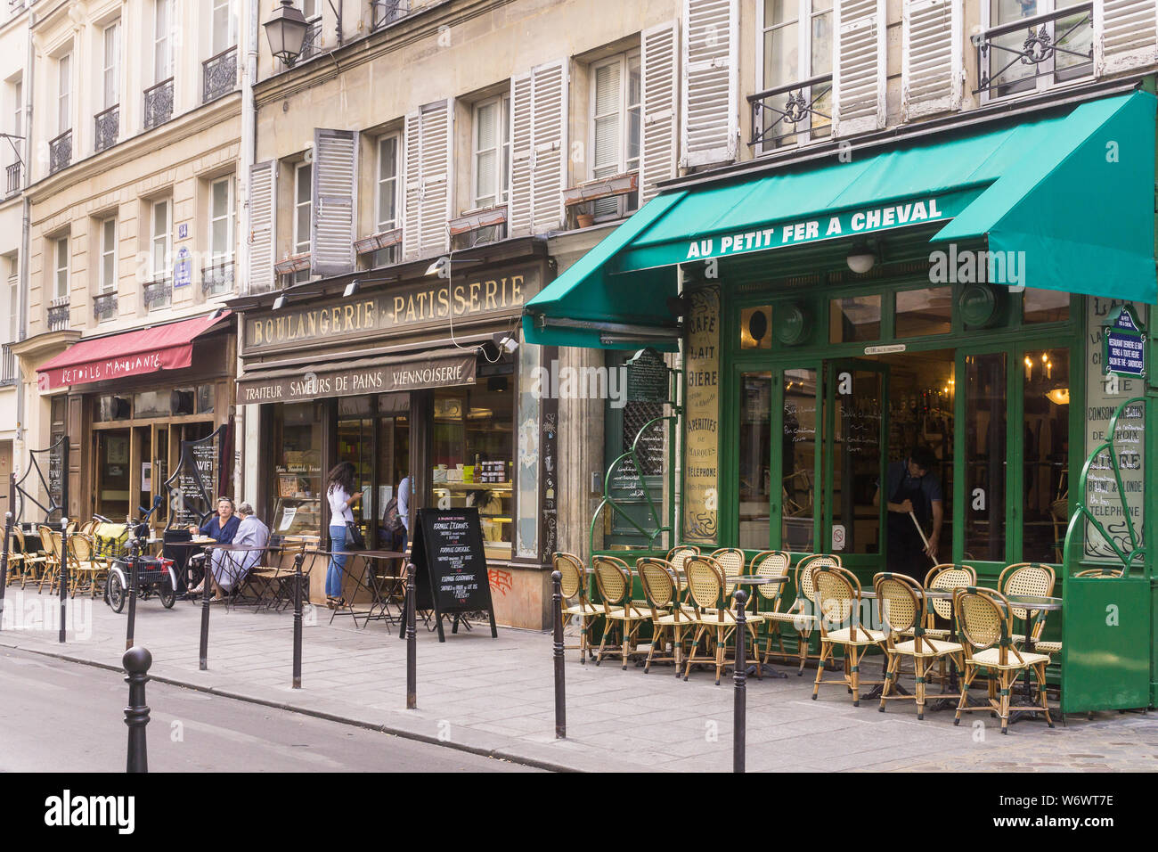 Rue du temple paris hi-res stock photography and images - Alamy