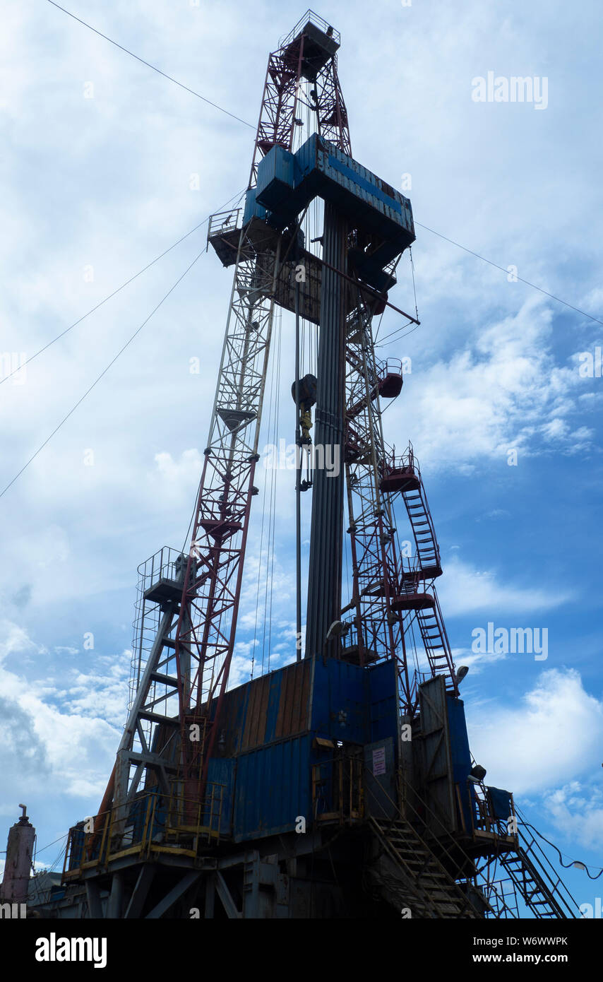 Oil drilling rig operation on the oil platform Stock Photo Alamy
