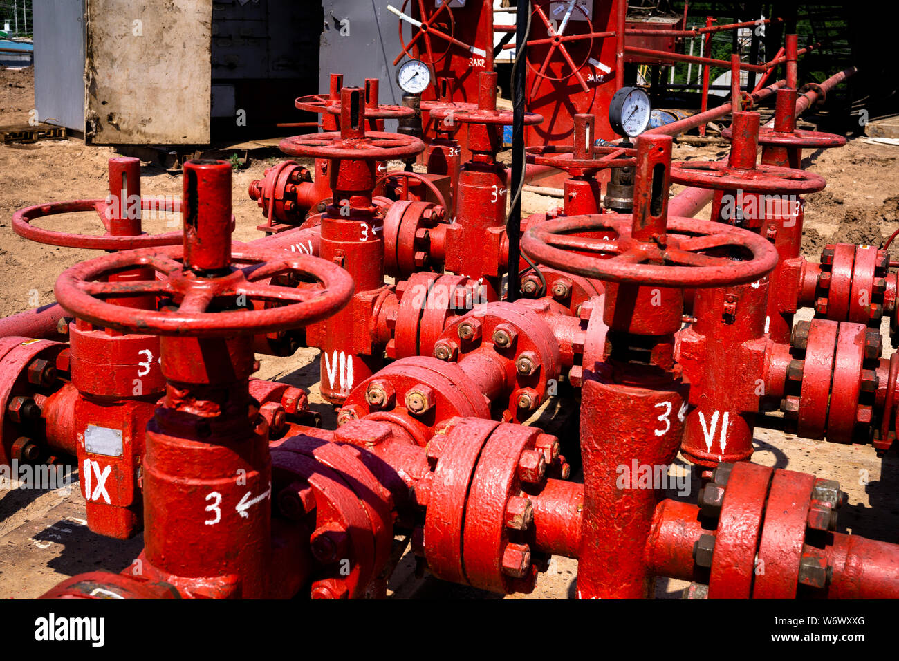 Oil pipeline valves hires stock photography and images Alamy