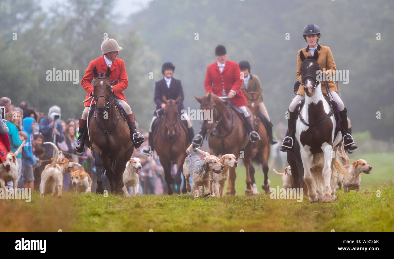 Ride to the hounds hi-res stock photography and images - Alamy